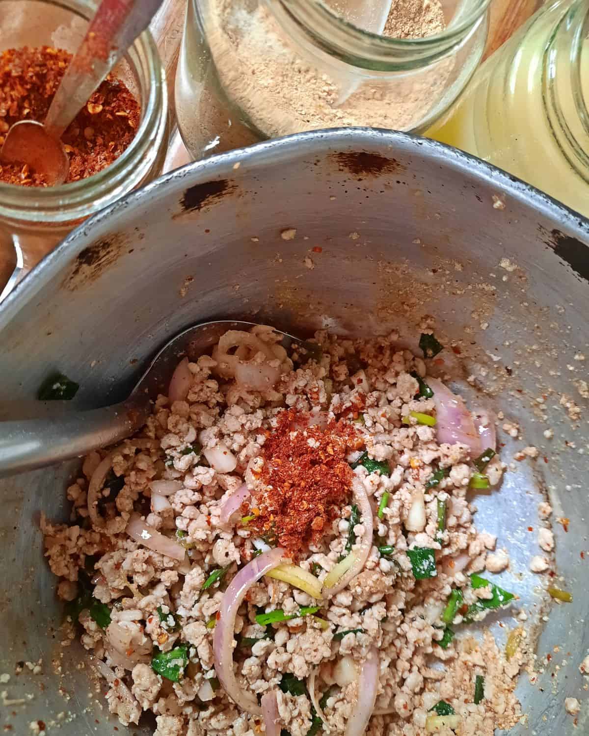 what can i eat with larb 