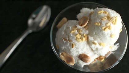 https://hot-thai-kitchen.com/wp-content/uploads/2014/03/Coconut-ice-cream.jpg