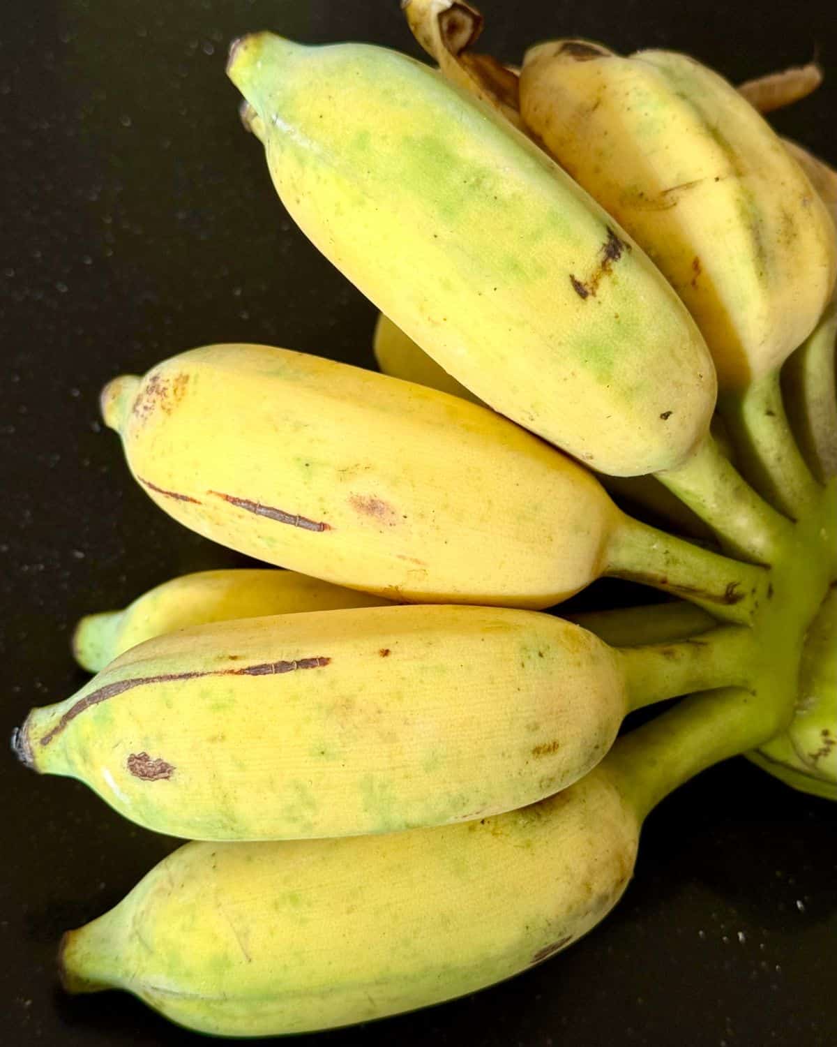 a bunch of namwa bananas