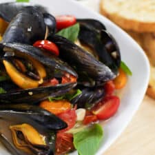 Steamed Mussels with Thai Herbs