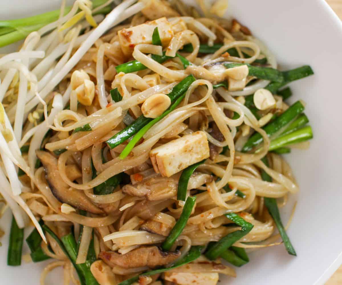 a plate of vegan pad thai