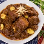 a bowl of gaeng hung lay