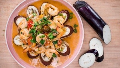 Roasted eggplant with garlicky shrimp sauce uses only a few ingredients and can be cooked in 20 mins! The perfect weeknight healthy dinner! #eggplant #thaifood #japaneseeggplant #shrimprecipe #stir-fry