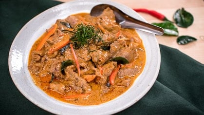 investering indre Forbipasserende Thai Panang Curry Beef Recipe & Video แพนงเนื้อ - Hot Thai Kitchen