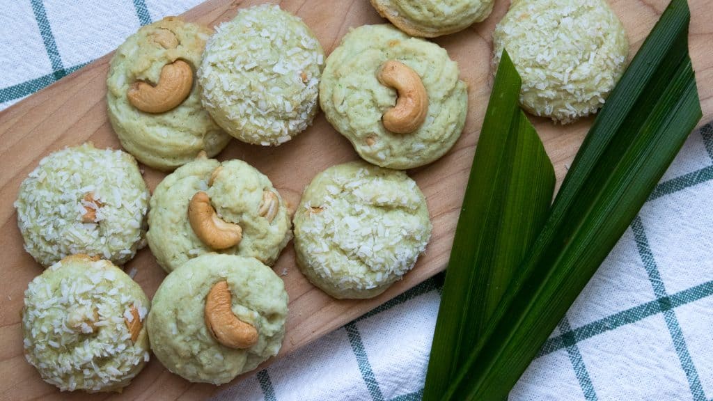 Pandan Coconut Cookies With Cashews Hot Thai Kitchen