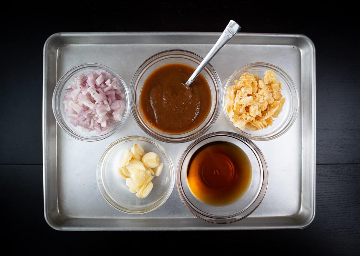 A tray of pad thai sauce ingredients