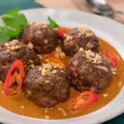 Massaman meatballs