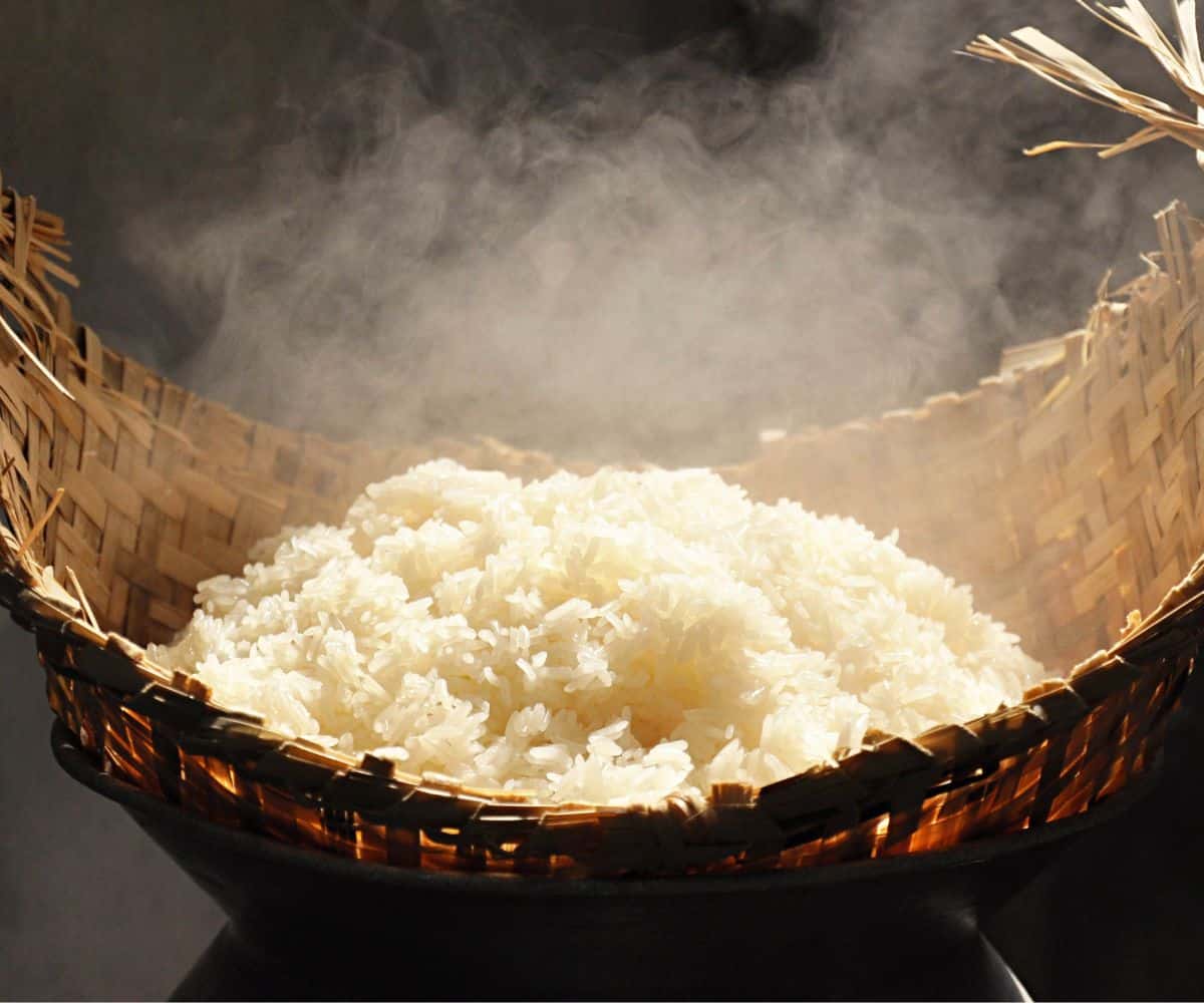 sticky rice in bamboo steamer