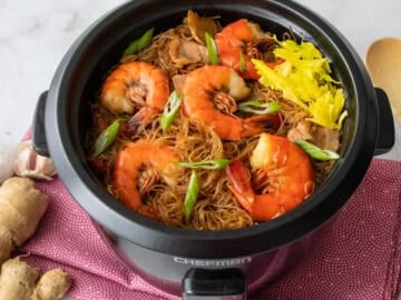Glass noodles and shrimp in a rice cooker