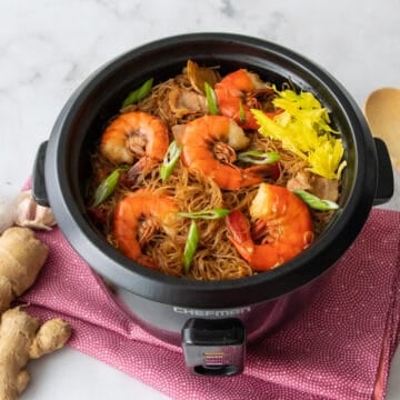 Glass noodles and shrimp in a rice cooker