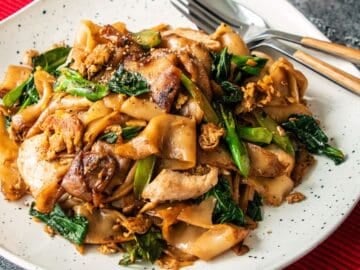 a plate of pad see ew