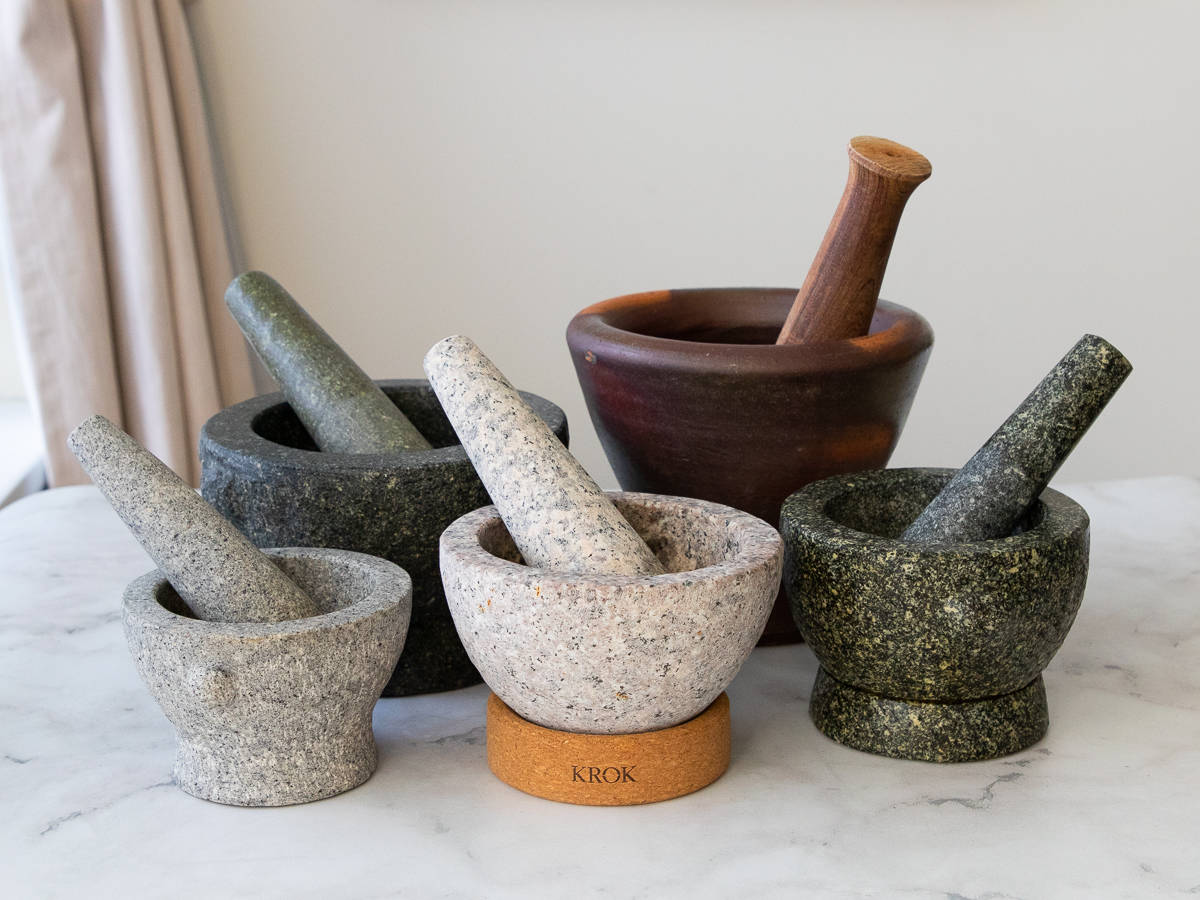 5 sets of mortar and pestle of various sizes