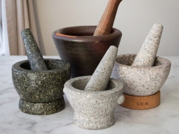 4 sets of mortar and pestle of various sizes