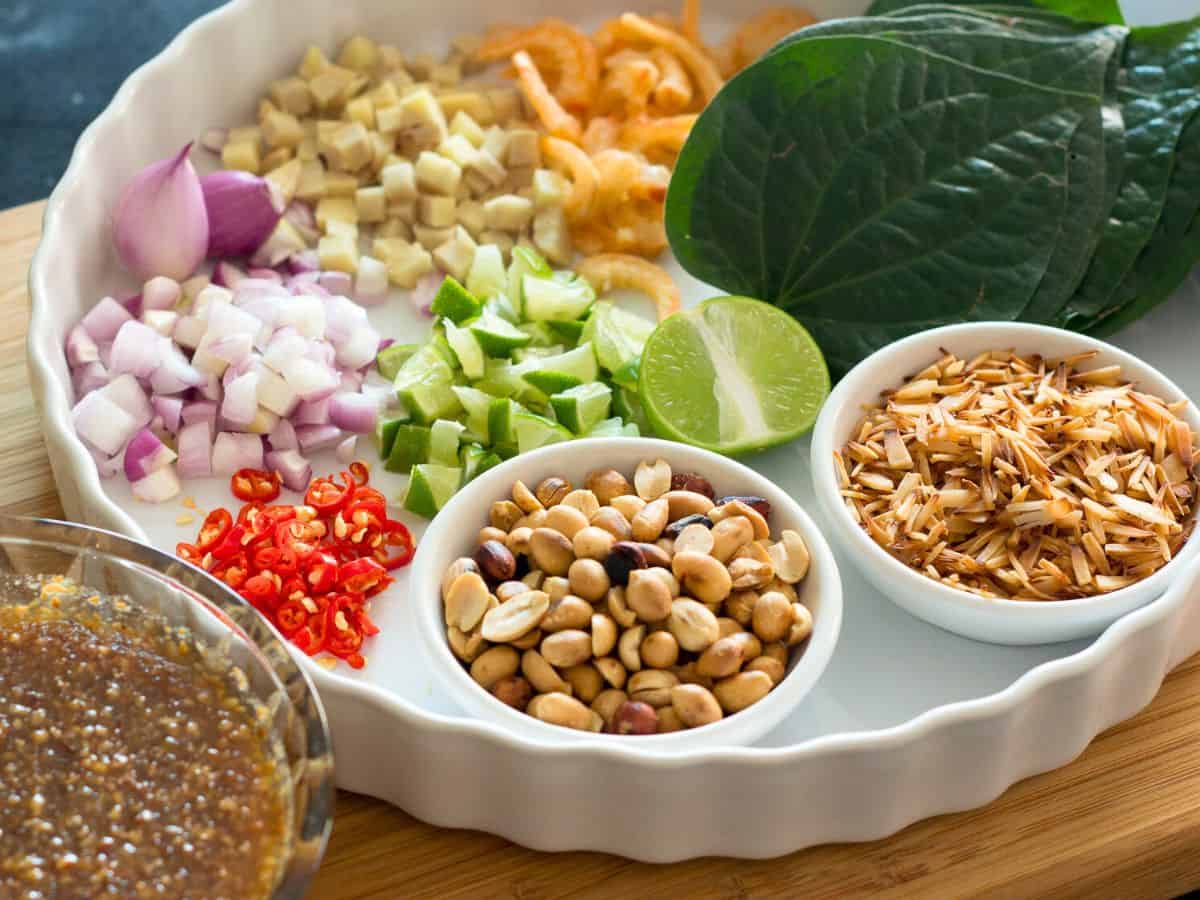 a platter of miang kham ingredients